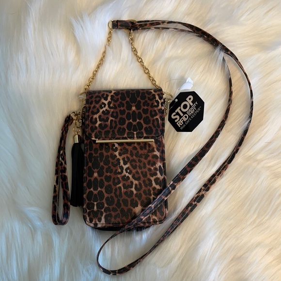 Kelly & Katie Handbags - NWT! Kelly and Katie RFID Crossbody